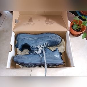 Altra lone peak 6 size 6.5